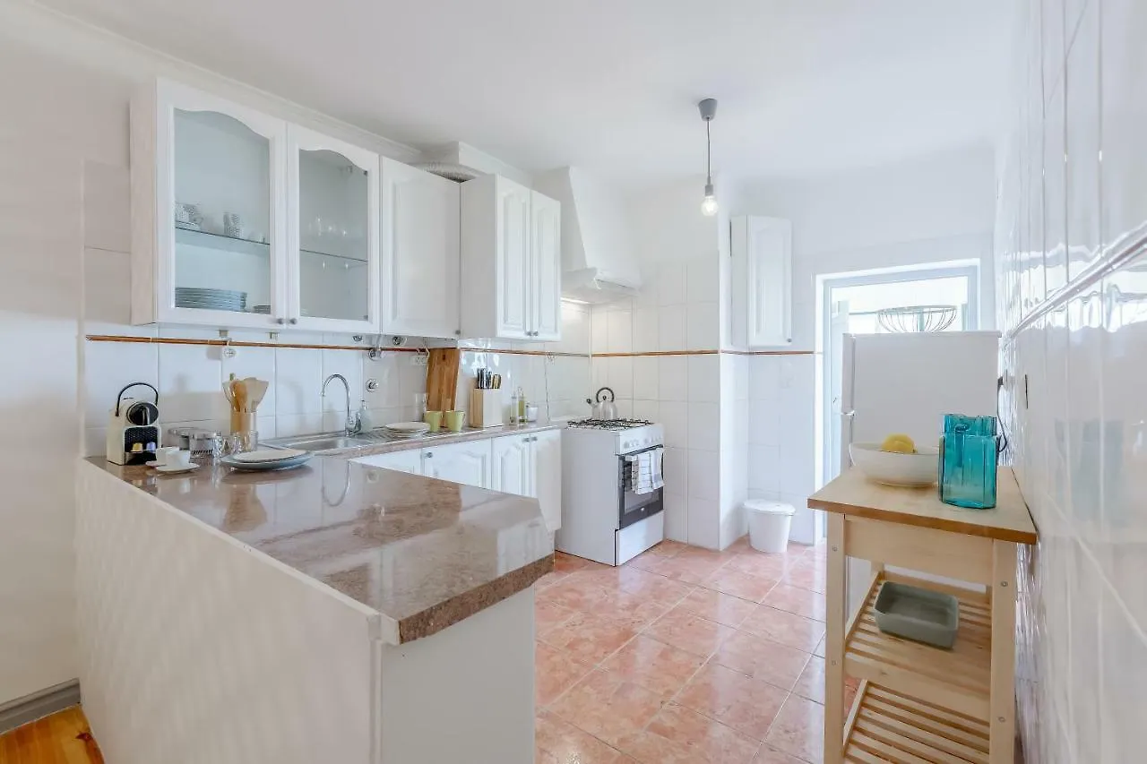 Bright & Spacious Alfama Apartment, By Timecooler Lisbon