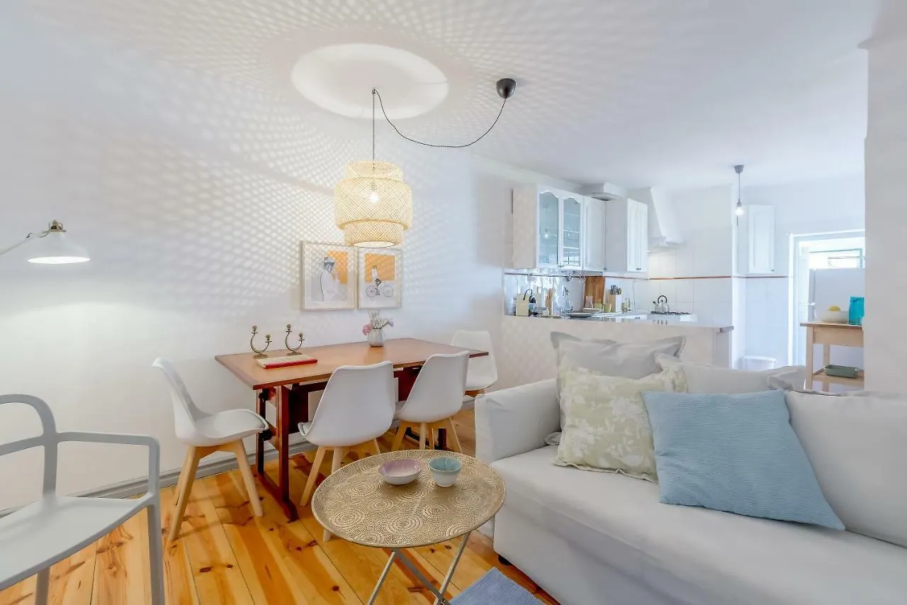 Bright & Spacious Alfama Apartment, By Timecooler Lisbon