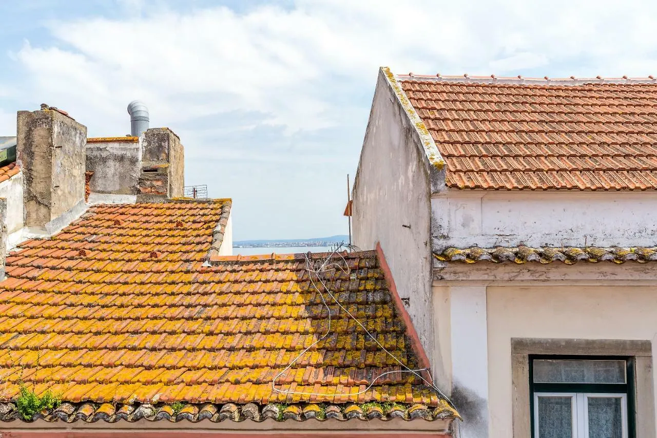 Bright & Spacious Alfama Apartment, By Timecooler Lisbon